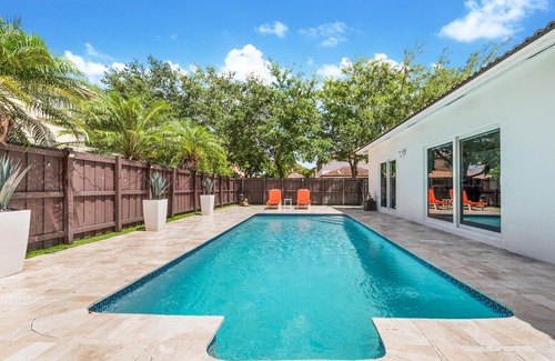 Country Walk House | Pet-Friendly Miami Oasis with Pool & BBQ