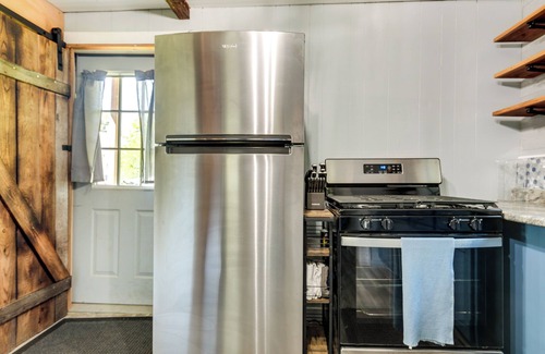 Ontonagon House | Pet-Friendly Michigan Getaway w/Porch & Kayaks!