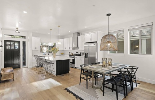 Truckee House | Pet-Friendly Modern Mountain Retreat | Hot Tub, Golf Nearby & Minutes to Downtow