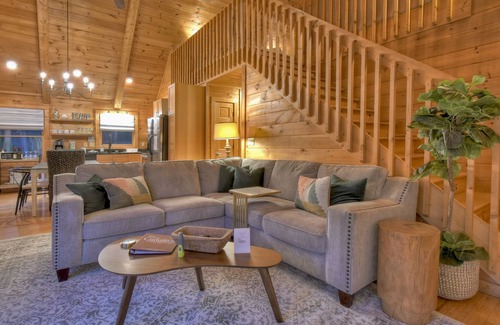 Fry Cabin | Pet friendly! Nestled right at the waters edge with great river rapid noises makes this the great escape