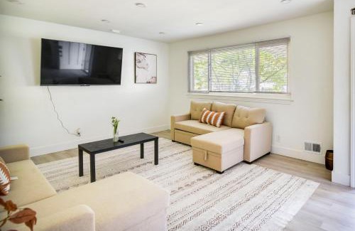 Norfolk - Virginia Beach House | Pet-Friendly Norfolk Retreat about 7 Mi to Beach!