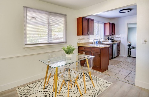 Norfolk - Virginia Beach Cottage | Pet-friendly Norfolk Retreat ~ 7 Mi to Beach!