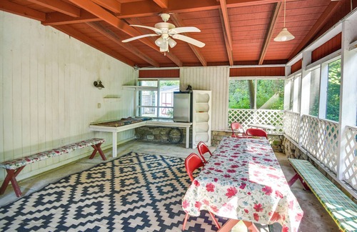 Norfolk - Virginia Beach Cottage | Pet-friendly Norfolk Retreat ~ 7 Mi to Beach!