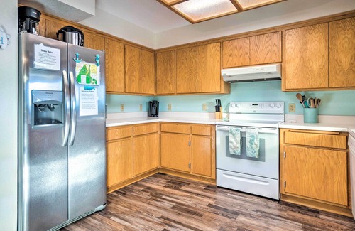 North Bend House | Pet-Friendly North Bend Home w/Bay Views!