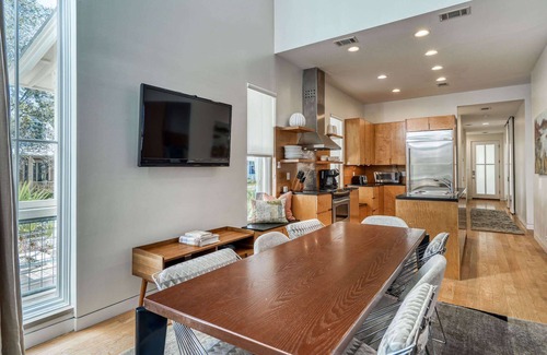 Watercolor House | Pet Friendly on Buttercup Street, Opens to a Park,1 minute to Beach Club, Bikes