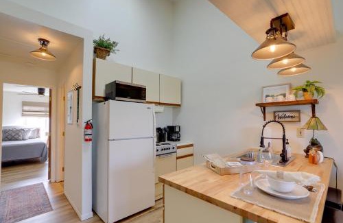 Oak Harbor Apartment | Pet-Friendly Oak Harbor Condo Walk to Lake!