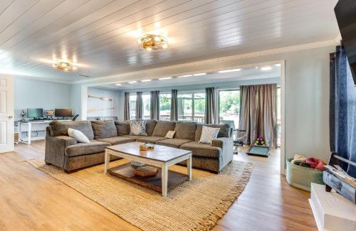 Southmont House | Pet-Friendly Paradise with Private Dock in Lexington