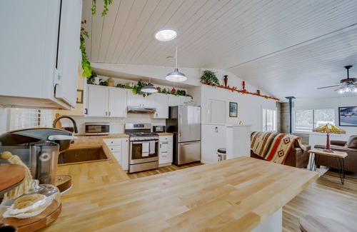 Payson Cottage | Pet-friendly Payson Cabin w/Game Room!
