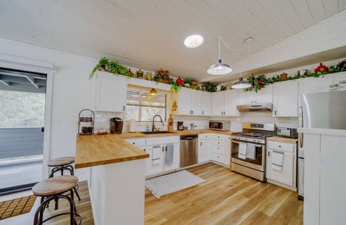 Payson Cottage | Pet-friendly Payson Cabin w/Game Room!