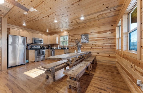 Jasper Cabin | Pet-Friendly Peaceful Cabin Near River w/Fire Pit + Hot Tub Sleeps 14