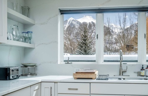 Telluride Condo | Pet-Friendly Penthouse with Shared Hot Tub