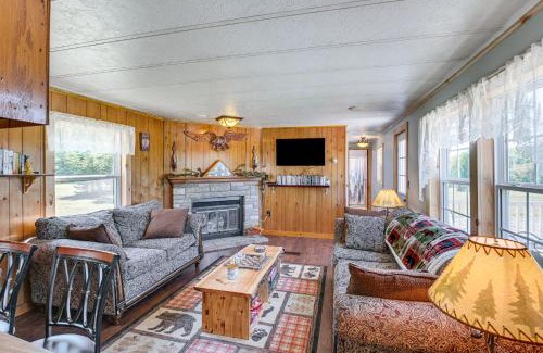 Perham House | Pet-Friendly Perham Home Fire Pit and Trail Access!