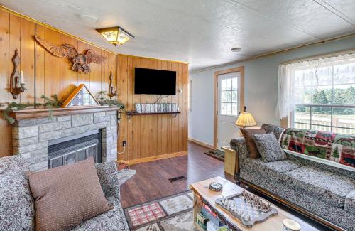 Perham House | Pet-Friendly Perham Home Fire Pit and Trail Access!