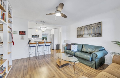 North Central Hollywood House | Pet friendly Pool Home in Hollywood Close to Beaches Airport Stadium Sleeps 8