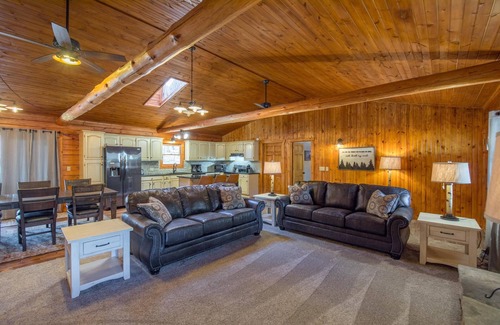 Logan Cabin | Pet-friendly pool lodge with 5 br, 3.5 ba!