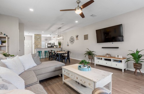 Miramar Beach House | Pet-Friendly, Pool View, 5-Min Walk to Beach & minute to Shops and outlet