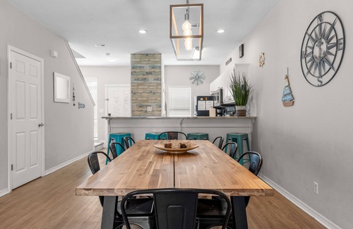 Miramar Beach House | Pet-Friendly, Pool View, 5-Min Walk to Beach & minute to Shops and outlet