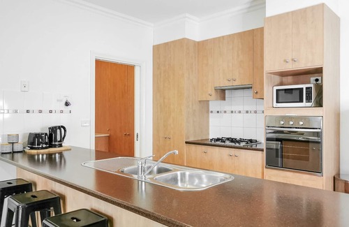 Mildura House | Pet friendly private city townhouse with park at the rear, fully enclosed yard.