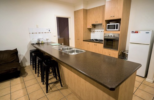 Mildura House | Pet friendly private city townhouse with park at the rear, fully enclosed yard.