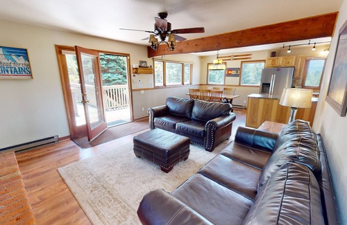 Dillon House | Pet Friendly! Private Hot Tub. Easy Drive to Dining, Shops, Concerts, Marina