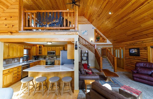 Waupaca Cabin | Pet friendly, Private Lot - Great for Families and Groups!