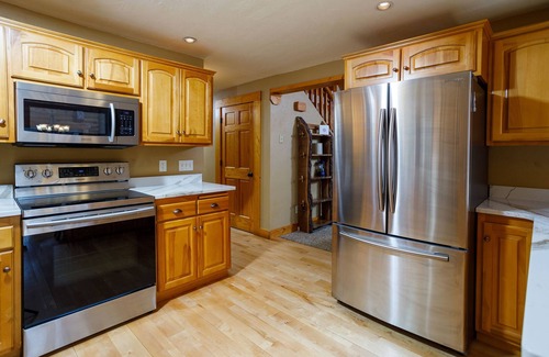 Waupaca Cabin | Pet friendly, Private Lot - Great for Families and Groups!