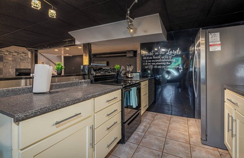 Marion House | Pet Friendly/Professional Host/Kayaks/Waterfront