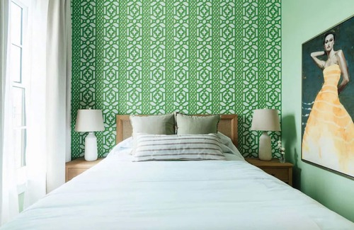 Five Points South Hotel | Pet-Friendly Queen Room at The Painted Lady! Free Parking, Near Vulcan Park!