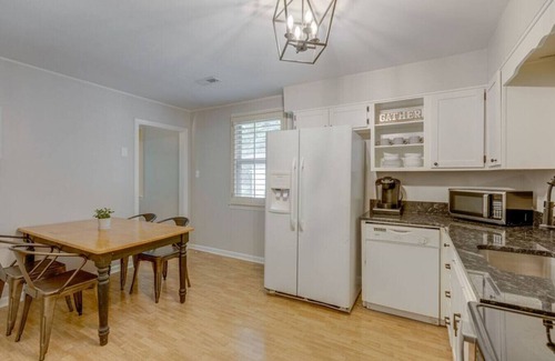 Franklin House | Pet Friendly, Quiet street, Walk to Coffee Shops
