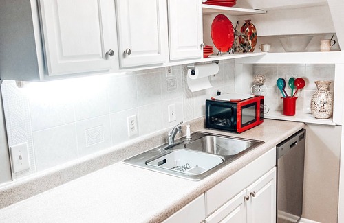 Johnson City Apartment | Pet Friendly 🐾, Quiet & Cozy Close to JCMC-ETSU Newtons Nest 2!