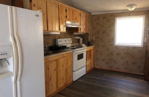Yellville Cottage | PET FRIENDLY REASONABLY PRICED MOUNTAINTOP COTTAGE