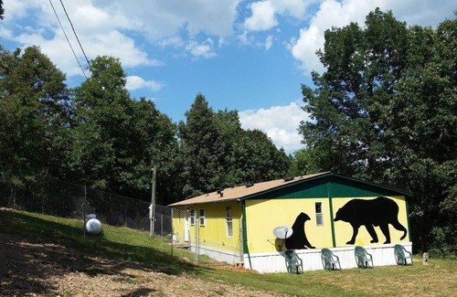 Yellville Cottage | PET FRIENDLY REASONABLY PRICED MOUNTAINTOP COTTAGE