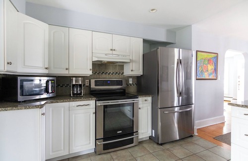 Rehoboth Beach House | Pet Friendly Rehoboth Beach Home Porch and Parking