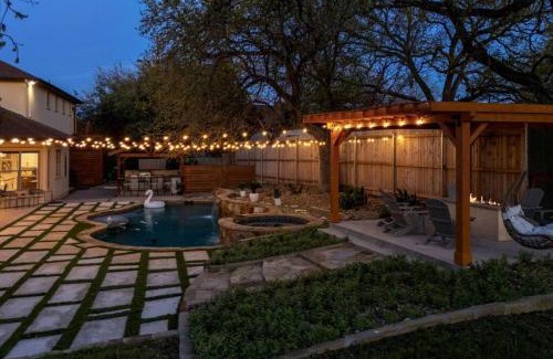 River Ridge House | Pet friendly Retreat in Austin with Pool-Backyard