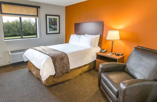 Kalispell Hotel | Pet-Friendly Retreat w/Full Kitchen Ideal for Glacier Park Adventures!