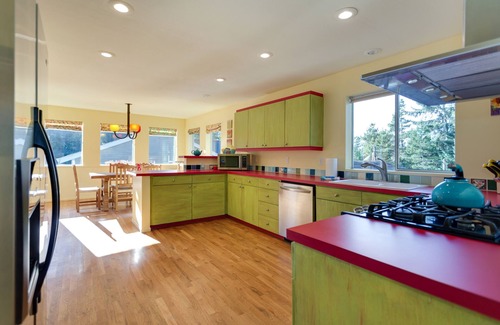 Manzanita House | Pet Friendly Retreat - 2 Blks To Beach & Town, W/Wifi, Hot Tub & Frplc, MCA#1284