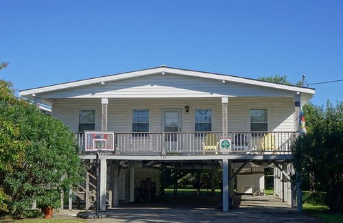 Litchfield by the Sea House | Pet Friendly Reynold's Roost at South Litchfield Beach