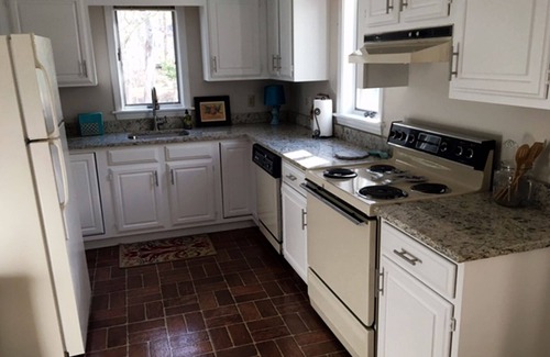 Brewster House | PET FRIENDLY! Right on Nickerson, with Cape Cod bike trail behind house!