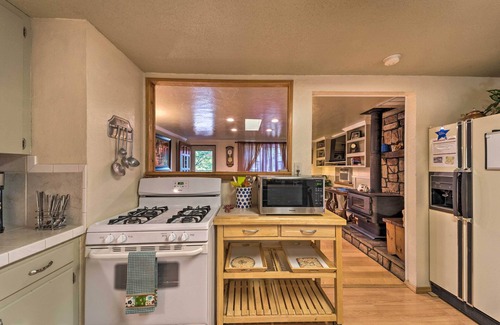 Ruidoso Cabin | Pet-Friendly Ruidoso Cabin w/Hot Tub & Fire Pit