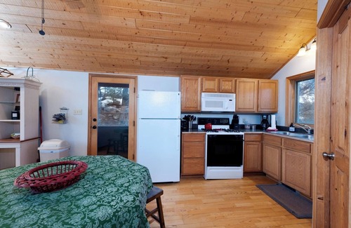 Durango House | Pet Friendly Rustic Cabin on the Animas River - 6 Min. to Downtown Durango
