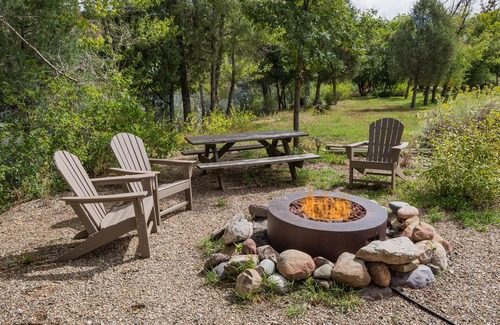 Durango House | Pet Friendly Rustic Cabin on the Animas River - 6 Min. to Downtown Durango