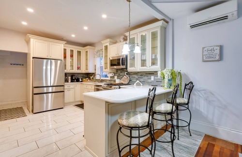 Salem Apartment | Pet-Friendly Salem Apartment w/Shared Deck!