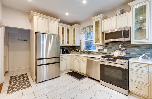 Salem Apartment | Pet-Friendly Salem Apartment w/Shared Deck!