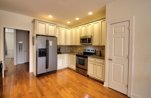 Villages of Five Points House | Pet Friendly, Sleeps 10, 2 Community Pools, 4 Bikes, and Free Amenities, 10 Mins to the Beach