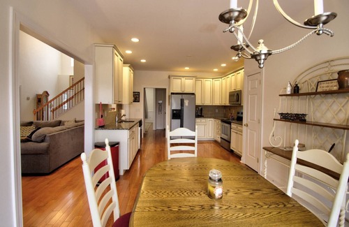 Villages of Five Points House | Pet Friendly, Sleeps 10, 2 Community Pools, 4 Bikes, and Free Amenities, 10 Mins to the Beach