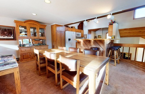 Mammoth Lakes Condo | Pet-Friendly, Spacious, Gas Grill, Meadow Views, Quiet Location. Near Trails