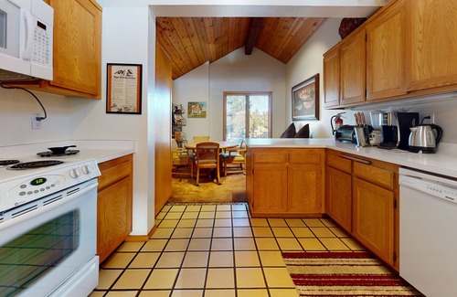 Mammoth Lakes Condo | Pet-Friendly, Spacious, Gas Grill, Meadow Views, Quiet Location. Near Trails