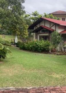 Taman Haji Zainal House | Pet-Friendly, Spacious Family Cottage, with Games Lounge & Near Beach