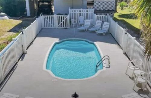Plantation House | Pet Friendly- St George Island Sleeps 13- Pool