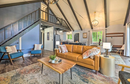 Canadian Lakes Cabin | Pet-Friendly Stanwood Sanctuary w/Fire Pit!